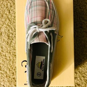Aloha Island Gray, Pink & White Women’s casual flats-USED. Kept in original box.
